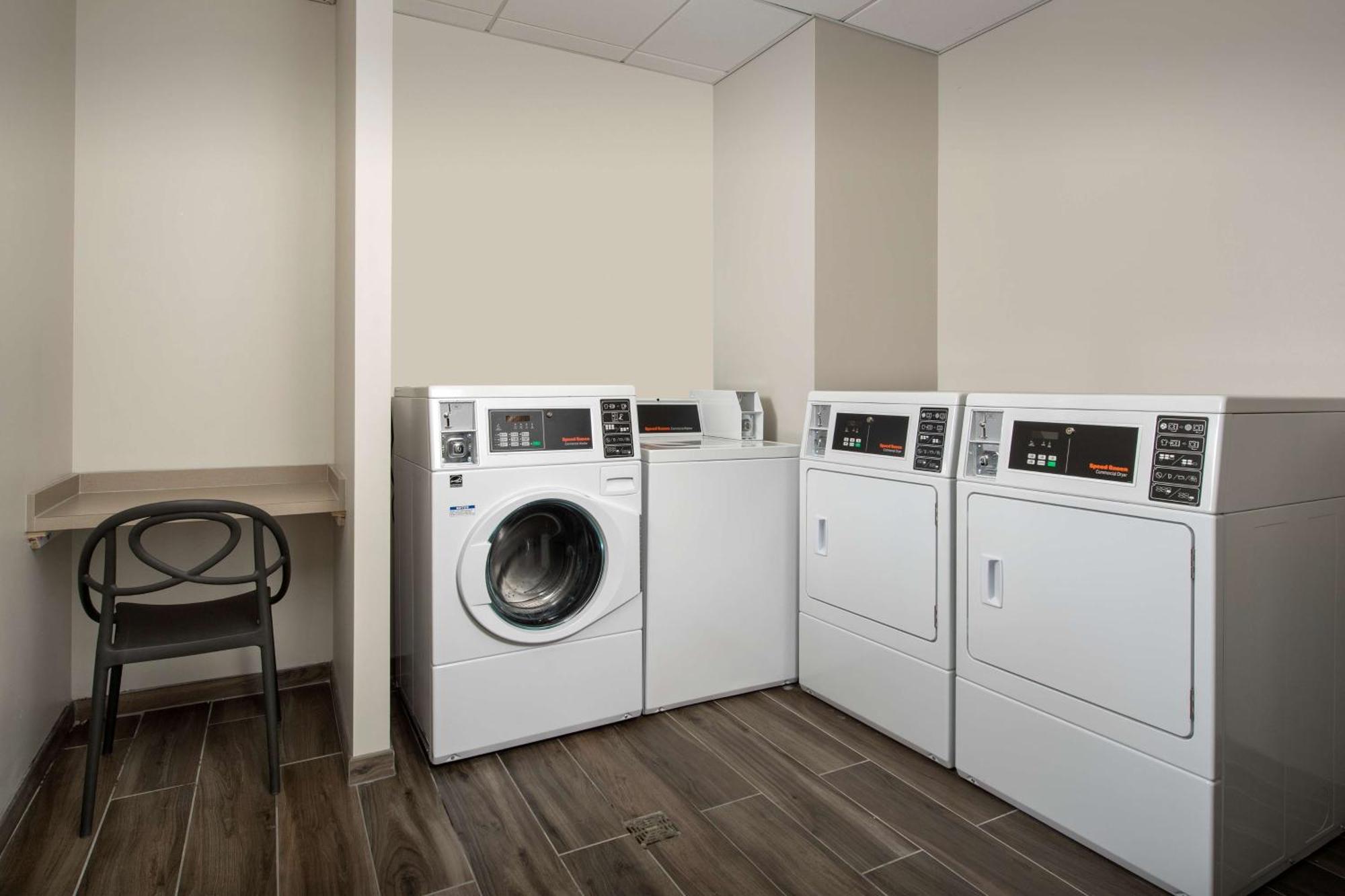 Homewood Suites By Hilton Louisville Airport Екстер'єр фото